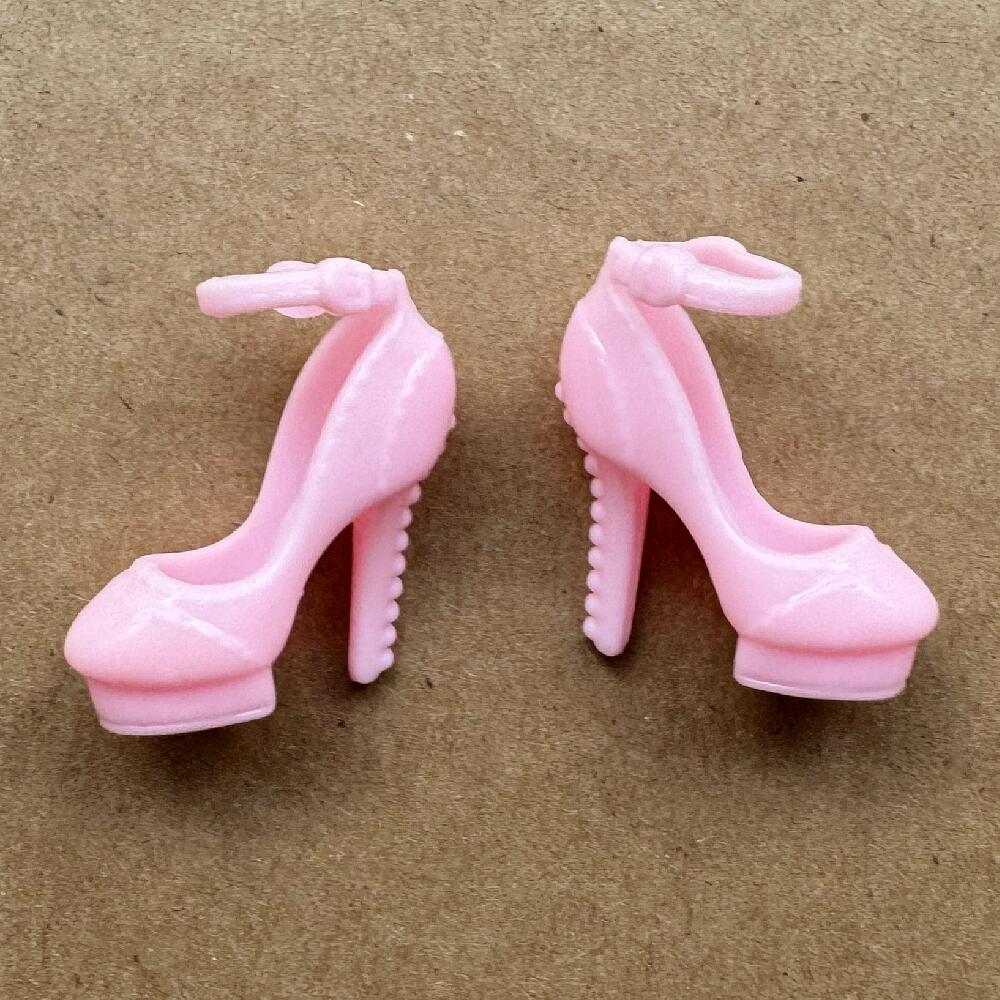 Scarpe da bambola Barbi in sca - Vintage Collectible Barbies recensione e prezzo