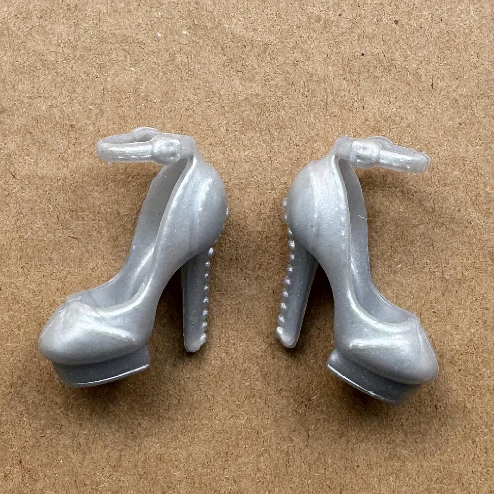 Scarpe da bambola Barbi in sca - Vintage Collectible Barbies recensione e prezzo